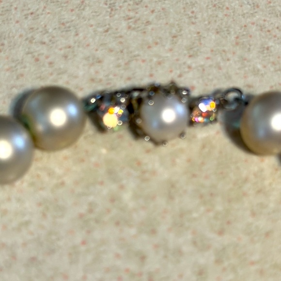 Vintage metal link chain faux pearl, crystal, rhinestone necklace (480) - Picture 9 of 10